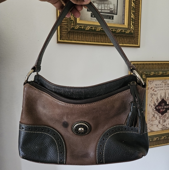 Dooney & Bourke Handbags - Dooney & Bourke Shoulder Bag